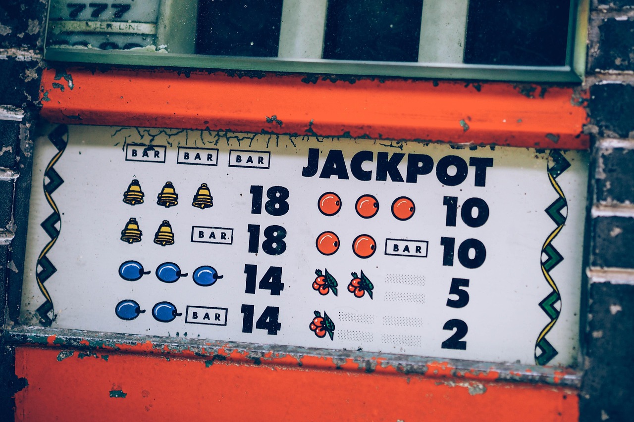 老虎机滚轮特写 — RNG 驱动的数字赌场最普遍载体